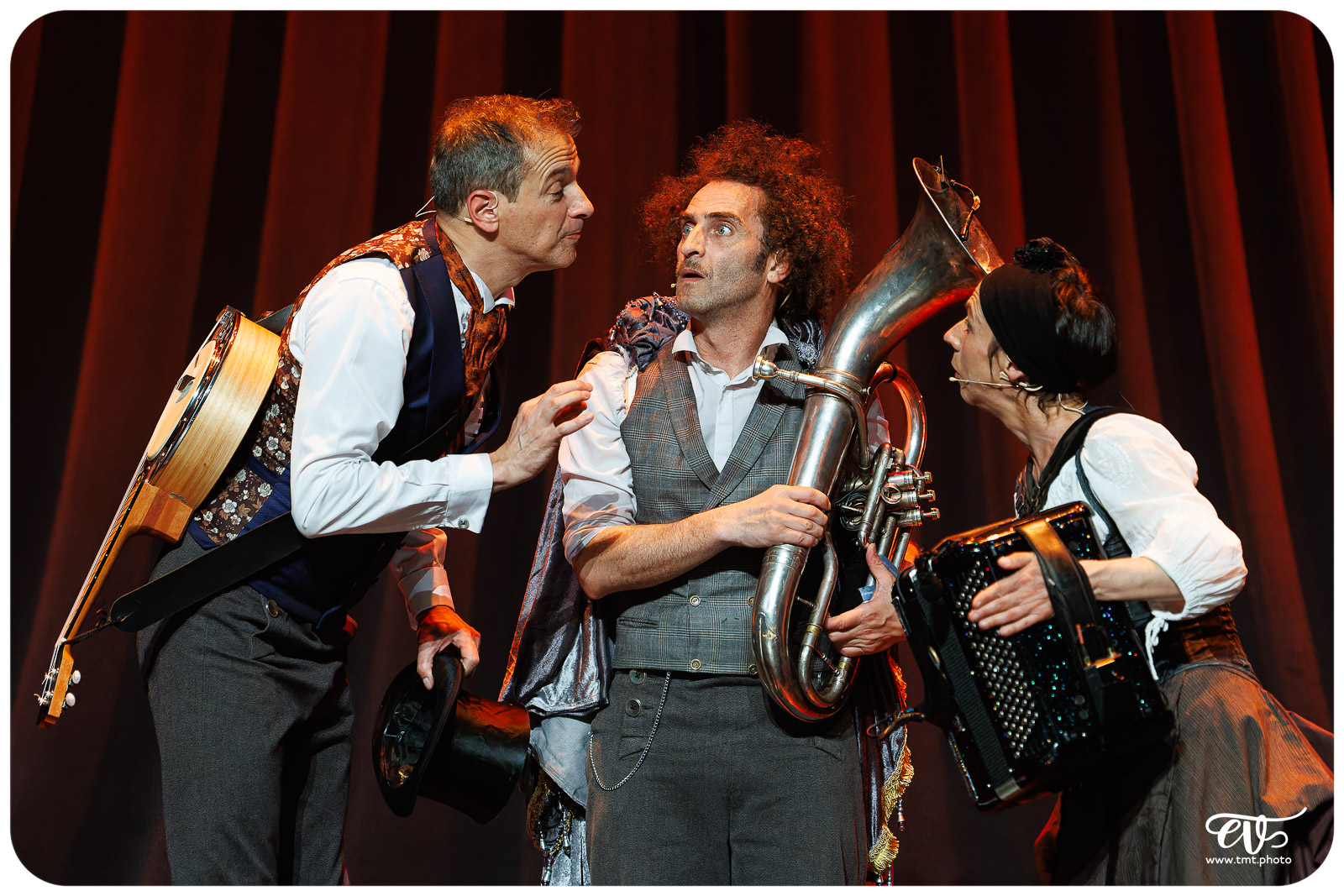 LA CLAQUE (FRED RADIX)